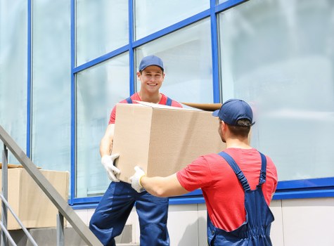 Moving van service for home relocation in London
